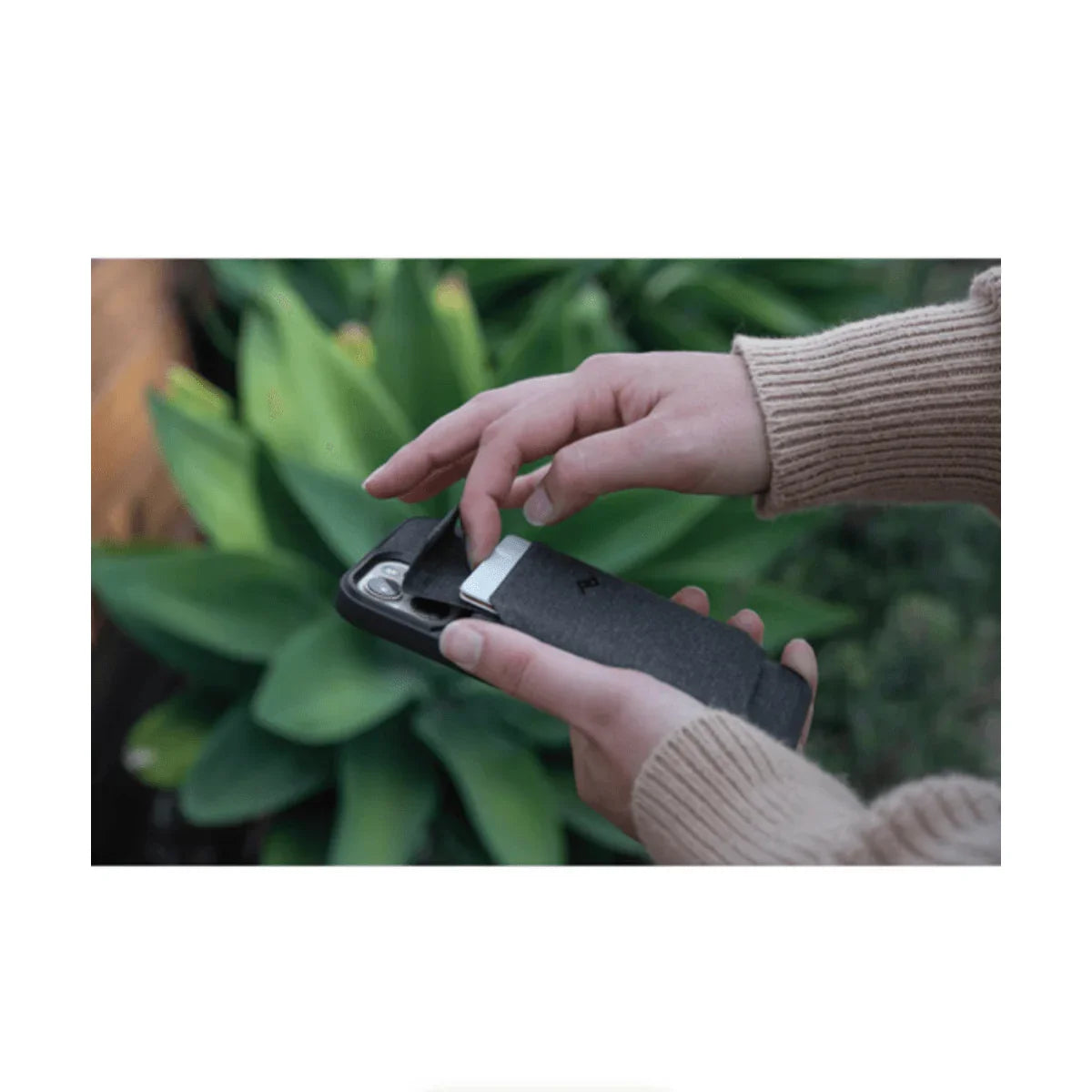 Peak Design Mobile Stand Smartphone Wallet (Charcoal) at PROCAM | procam.com